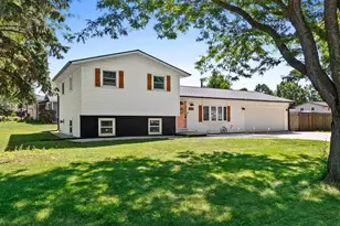 1015 Aphrodite Rd, Green Bay, WI 54311 - Photo 9