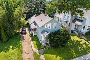 1013 Waugoo Ave, Oshkosh, WI 54901 - Photo 3