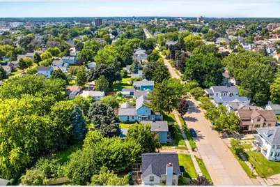 1013 Waugoo Avenue, Oshkosh, WI 54901 - Photo 9