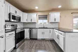 3980 N Parker Way, De Pere, WI 54115 - Photo 9