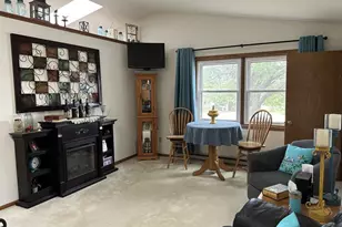 985 Babcock St, Neenah, WI 54956 - Photo 3