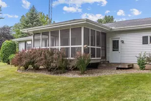 132 Oak Ct, Berlin, WI 54923 - Photo 7