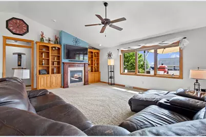 192 Whimbrel Court, Pulaski, WI 54162 - Photo 3