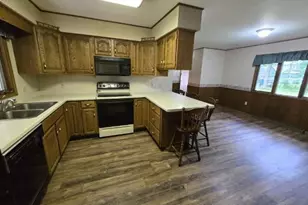 925 E Ridlington Ave, Shawano, WI 54166 - Photo 9