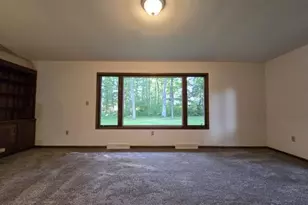 925 E Ridlington Ave, Shawano, WI 54166 - Photo 15