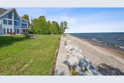 E7379 Washington Road, Algoma, WI 54201 - Photo 1