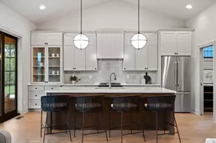 393 Farmhouse Ln, Combined Locks, WI 54113 - Photo 7