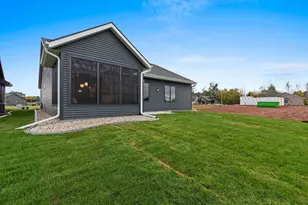 393 Farmhouse Ln, Combined Locks, WI 54113 - Photo 41