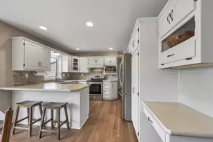 737 Desplaine Rd, De Pere, WI 54115 - Photo 13