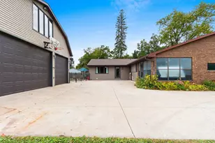 2439 W Point Rd, Green Bay, WI 54304 - Photo 9