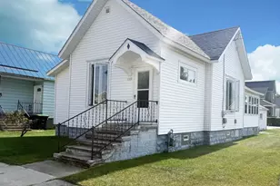 1323 13th Ave, Menominee, MI 49858 - Photo 1