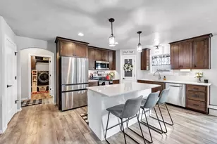 1726 Red Oak St, Howard, WI 54313 - Photo 5