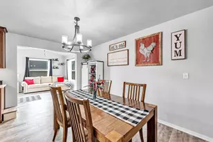 1726 Red Oak St, Howard, WI 54313 - Photo 3