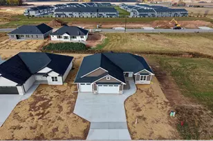 1417 Crossroads Dr, De Pere, WI 54115 - Photo 5