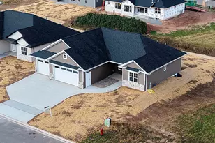 1417 Crossroads Dr, De Pere, WI 54115 - Photo 7