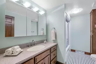 2060 Wintergreen Ct, Green Bay, WI 54304 - Photo 13