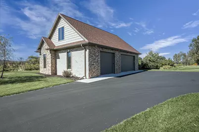 W3552 Equestrian Trail, Appleton, WI 54913 - Photo 13