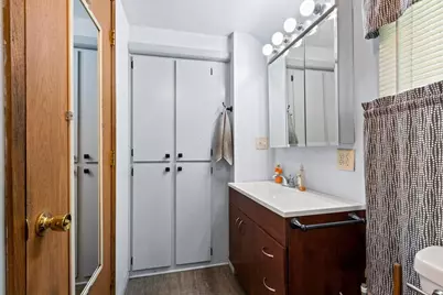 817 N Irwin Avenue, Green Bay, WI 54302 - Photo 11