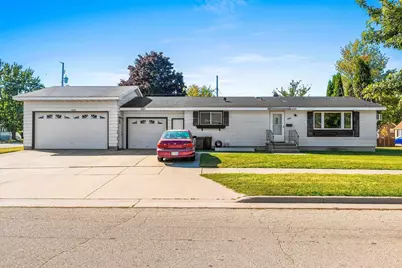 1807 Lincoln Street, Marinette, WI 54143 - Photo 1