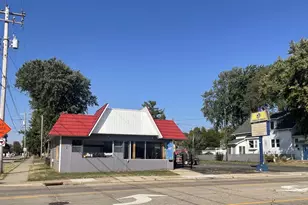 1429 S Main St, Oshkosh, WI 54902 - Photo 3