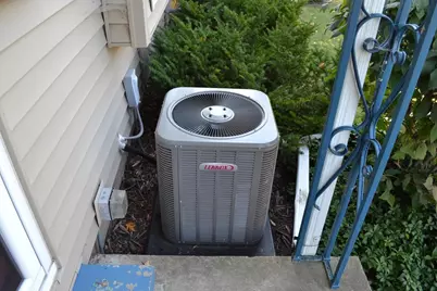 655 W 19th Avenue, Oshkosh, WI 54902 - Photo 11