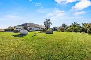 W1878 Hillside Dr, Pulaski, WI 54162 - Photo 9