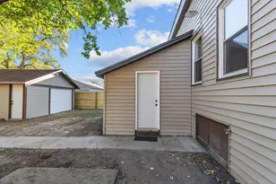 110 W 17th Ave, Oshkosh, WI 54902 - Photo 27