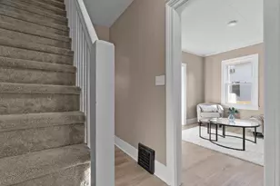 110 W 17th Ave, Oshkosh, WI 54902 - Photo 7