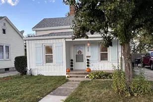 438 W 5th Ave, Oshkosh, WI 54902 - Photo 1