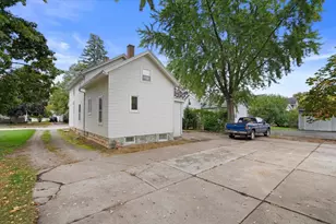 1825 Minnesota St, Oshkosh, WI 54902 - Photo 23