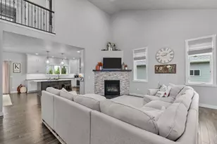 2053 W Sugar Ct, Appleton, WI 54913 - Photo 3