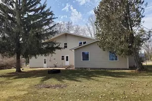 N4574 Broadway St, New London, WI 54961 - Photo 5