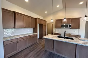 1316 W Thorn Crk Dr, Hilbert, WI 54129 - Photo 3