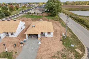 103 Theunis Dr, Wrightstown, WI 54180 - Photo 3