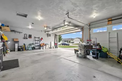 N9074 Papermaker, Menasha, WI 54952 - Photo 37