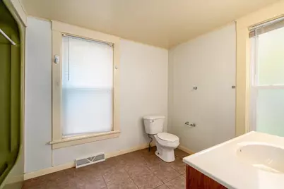 518 Scott Avenue, Oshkosh, WI 54901 - Photo 9