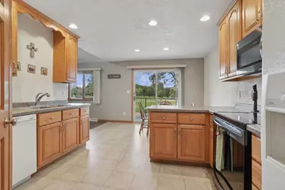 498 Ridgeway Court, Brillion, WI 54110 - Photo 7