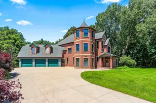 2133 Palmer Ct, Green Bay, WI 54311 - Photo 1