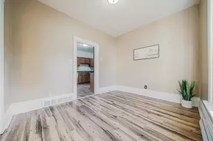 1514 Elmwood Ave, Oshkosh, WI 54901 - Photo 9