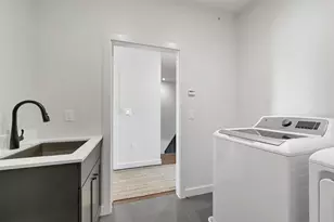 1077 Brookwood Dr, Green Bay, WI 54304 - Photo 41