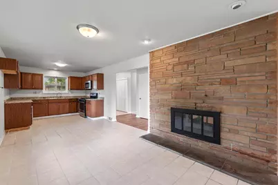 5404 N Bethmaur Lane, Milwaukee, WI 53209 - Photo 7