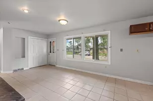 5404 N Bethmaur Ln, Milwaukee, WI 53209 - Photo 9