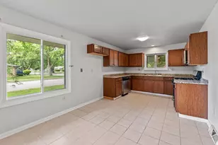 5404 N Bethmaur Ln, Milwaukee, WI 53209 - Photo 5