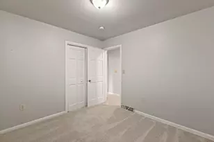 5404 N Bethmaur Ln, Milwaukee, WI 53209 - Photo 17