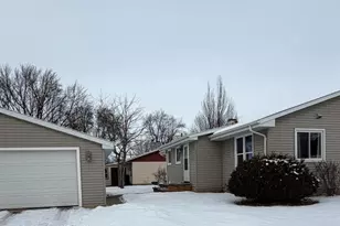 2201 N Elinor St, Appleton, WI 54914 - Photo 3