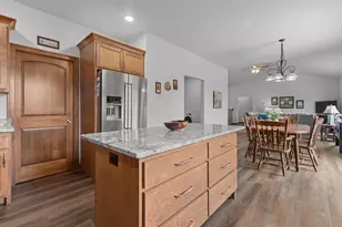 810 Whisper Falls Ln, Menasha, WI 54952 - Photo 17