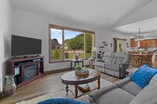 810 Whisper Falls Ln, Menasha, WI 54952 - Photo 7