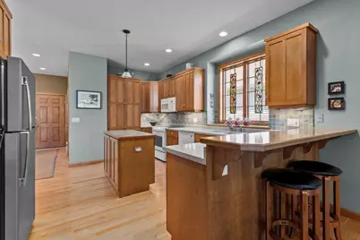 924 E Pondview Court, Appleton, WI 54913 - Photo 5