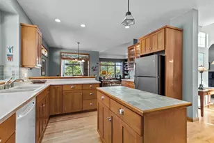 924 E Pondview Ct, Appleton, WI 54913 - Photo 3