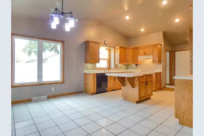 702 Carol Lane, Pulaski, WI 54162 - Photo 5